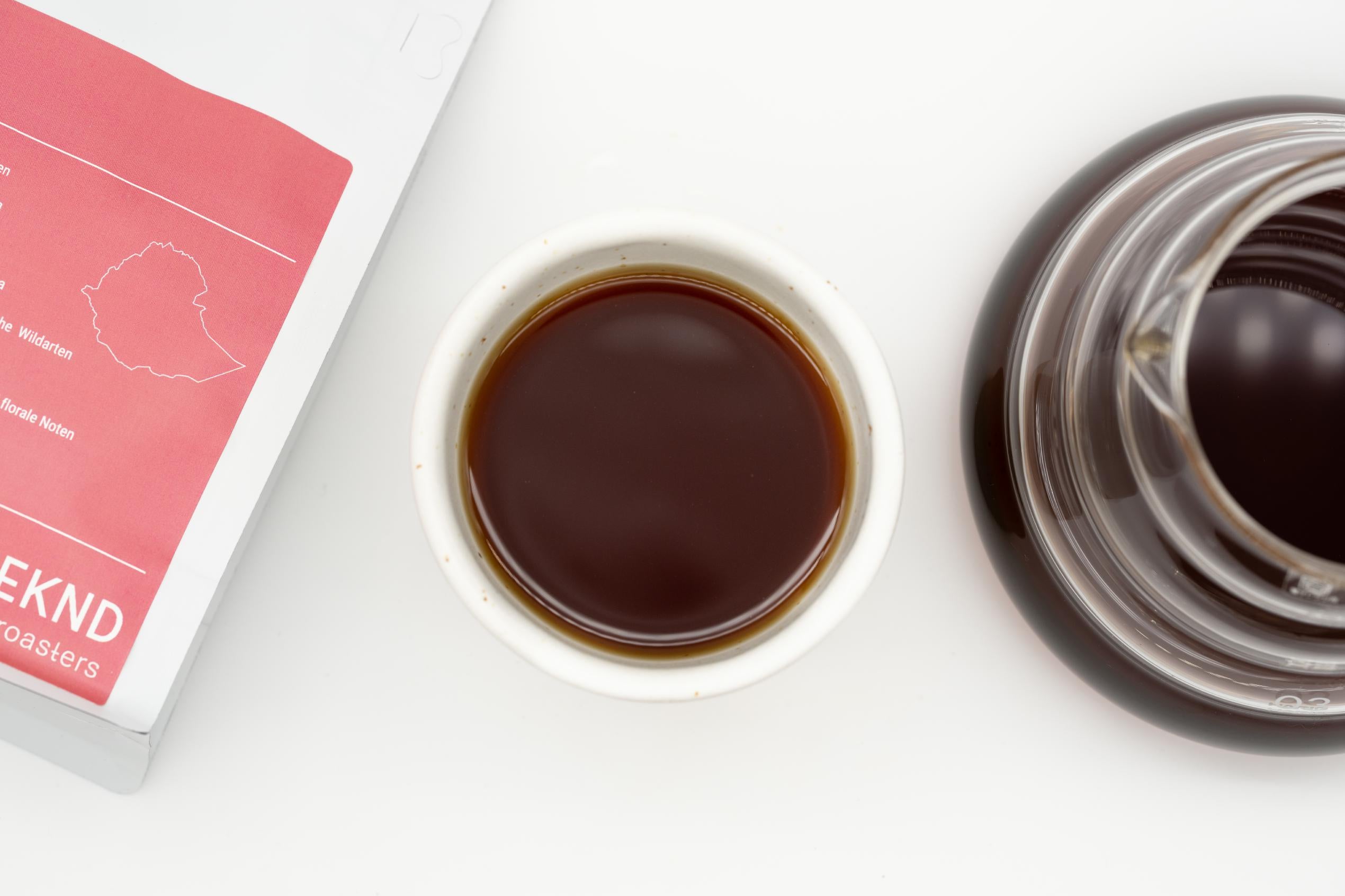 Aromatischer Filterkaffee, liebevoll mit einer Hario V60 zubereitet, für den Genuss feinster Kaffeequalität - entdecke unser Sortiment in der Kaffeerösterei